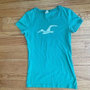 In good condition, Hollister tshirt, Size MEDIUM, Color GREEN, review 2nd pic